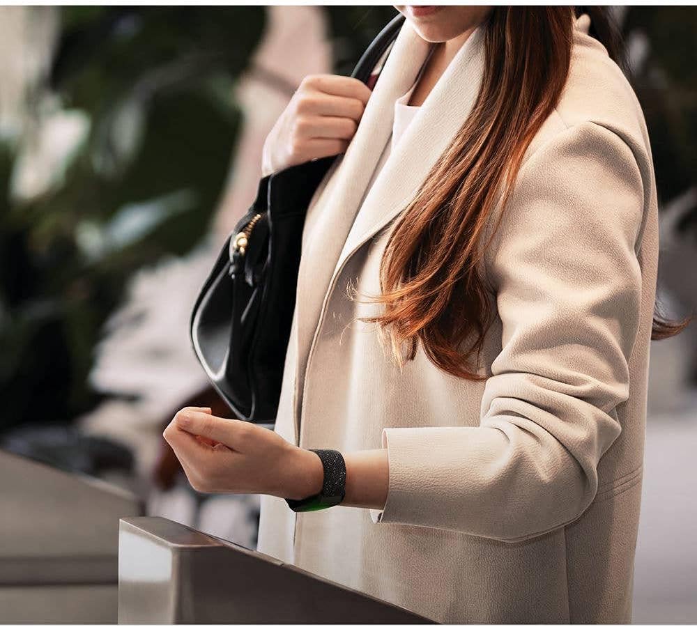 Fitbit Charge 4 Fitness Tracker Granite Reflective Woven/Black SE NFC