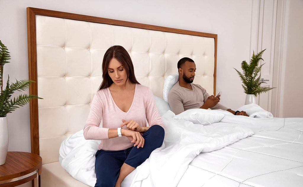 Garmin vívosmart® 5, Fitness Tracker, Long-Lasting Battery, Simple Design, Black  vivosmart 4, Activity and Fitness Tracker w/Pulse Ox and Heart Rate Monitor, Black, Large Band