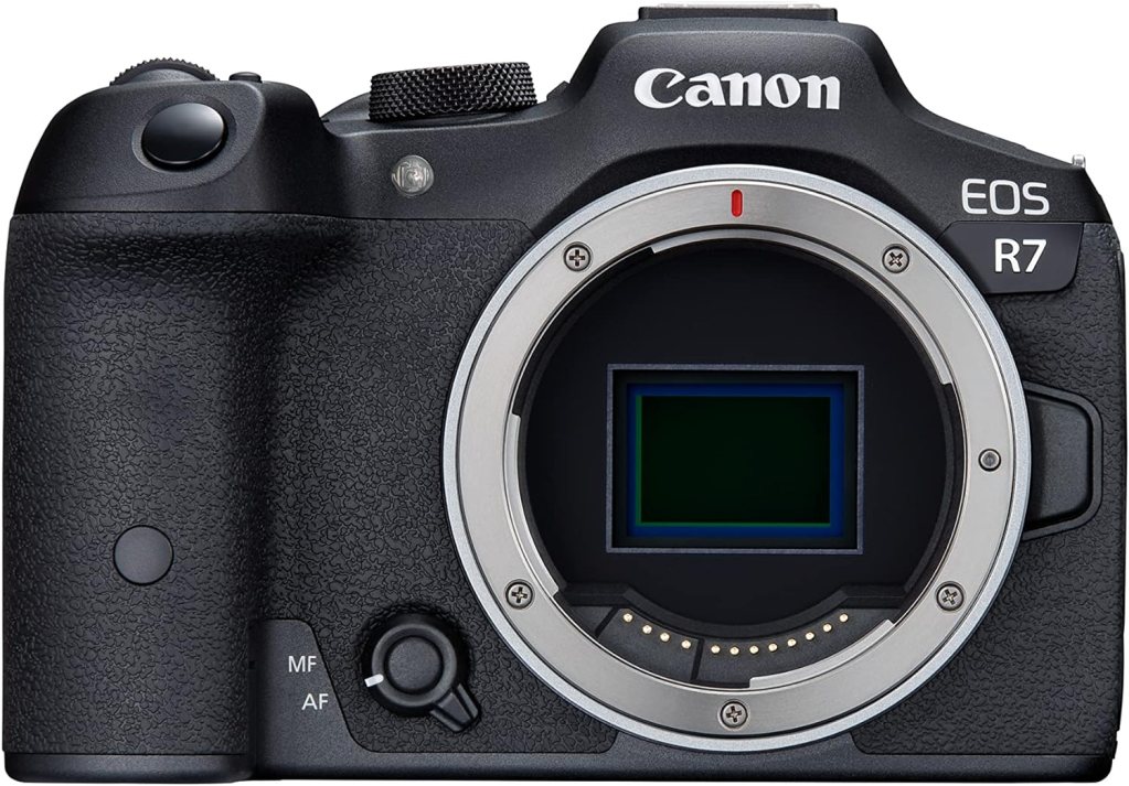 Canon EOS R7 Mirrorless Camera with 32.5MP APS-C CMOS Sensor and 70-200mm f/4 Lens - Black