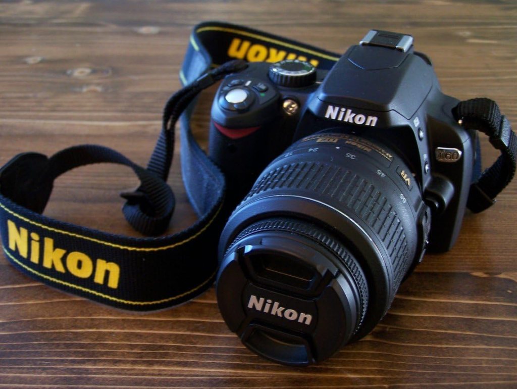 Nikon D60 DSLR Camera with 18-55mm f/3.5-5.6G Auto Focus-S Nikkor Zoom Lens