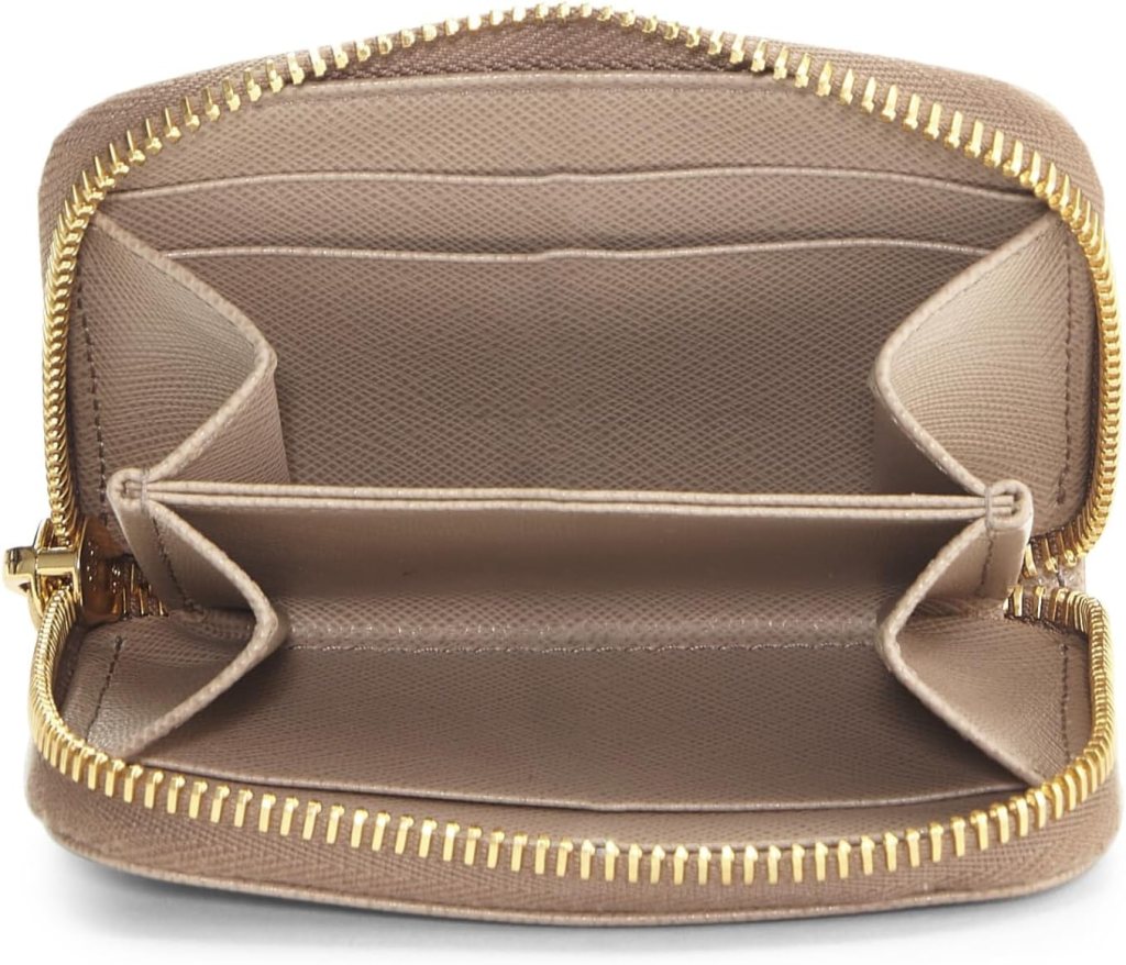 Prada, Pre-Loved Beige Saffiano Coin Purse, Beige : Clothing, Shoes  Jewelry