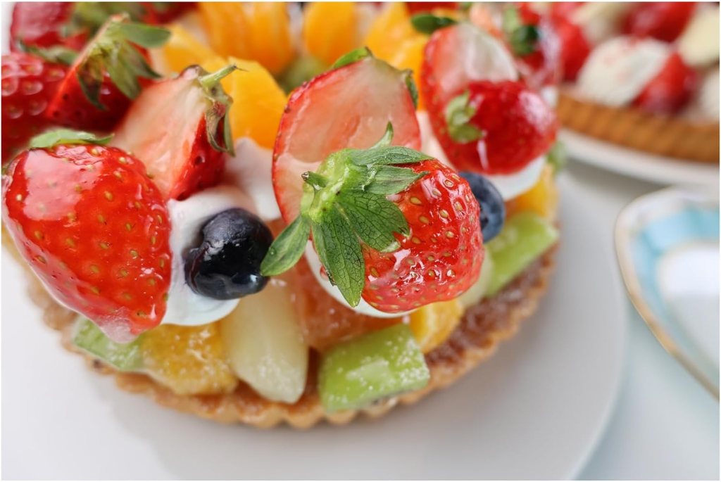 Canon EOS R50 V Mirrorless Camera with RF-S14-30mm F4-6.3 is STM PZ Lens, APS-C Sensor, 24.2 Megapixels, Ultra-Wide Zoom, Fast Autofocus, Vlogging and Live Streaming Kit for Content Creators, Black