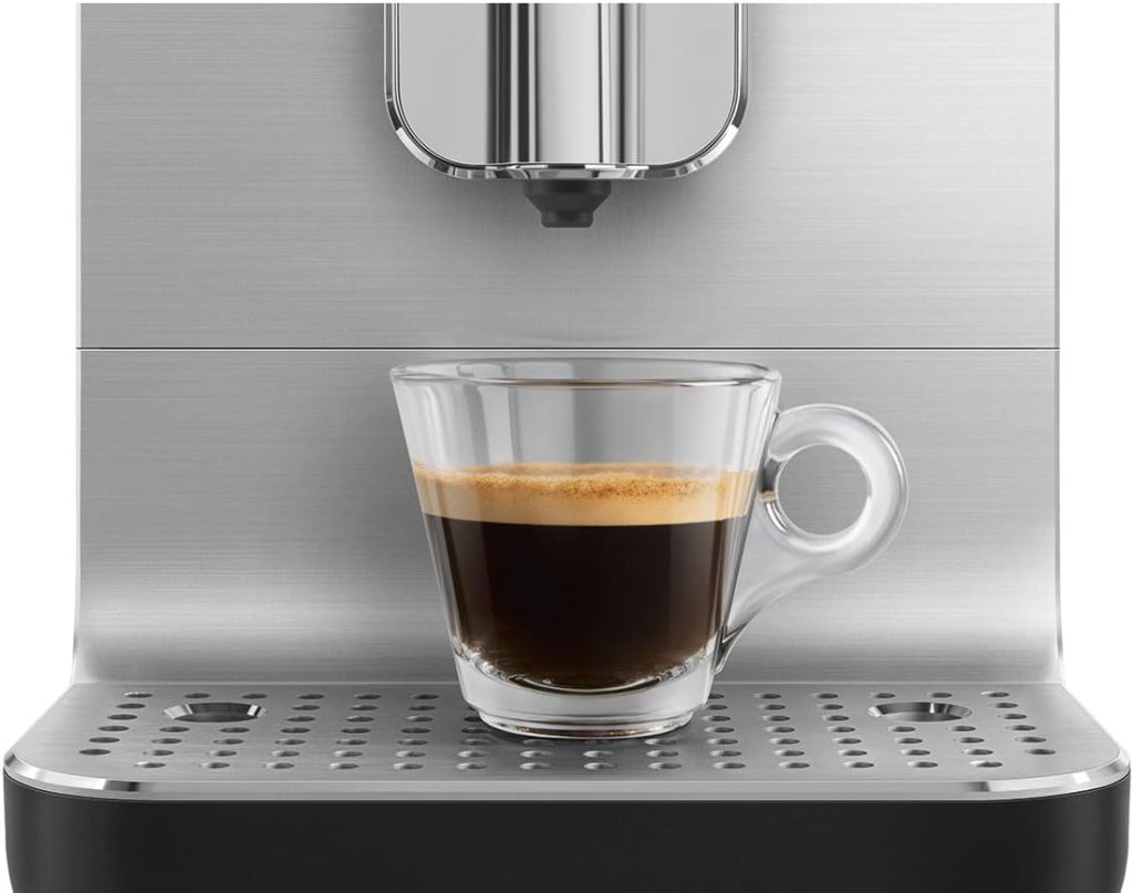 Smeg BCC13 Fully Automatic Espresso Machine w/Integrated Milk Frothing and Coffee Grinder 10 Preset Beverages 19 Bars of Pressure Space Saving Energy Efficient Thermoblock Heating(Black)